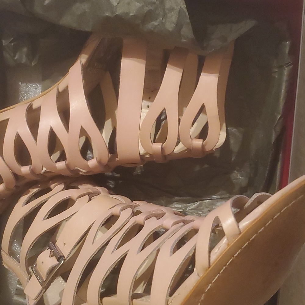 Shoes - Picture 4 of 4
